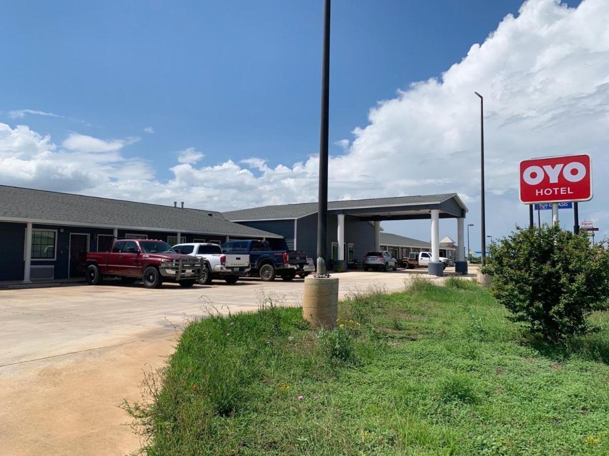 Oyo Hotel Pearsall I-35 West Buitenkant foto