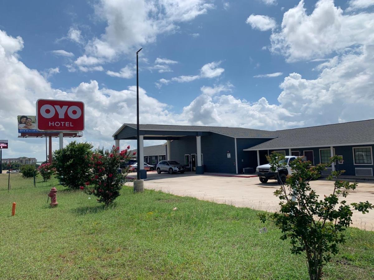 Oyo Hotel Pearsall I-35 West Buitenkant foto