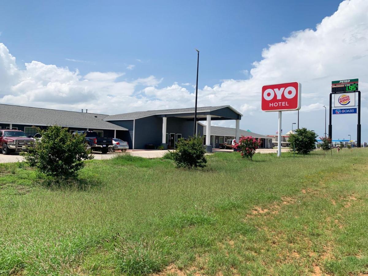 Oyo Hotel Pearsall I-35 West Buitenkant foto