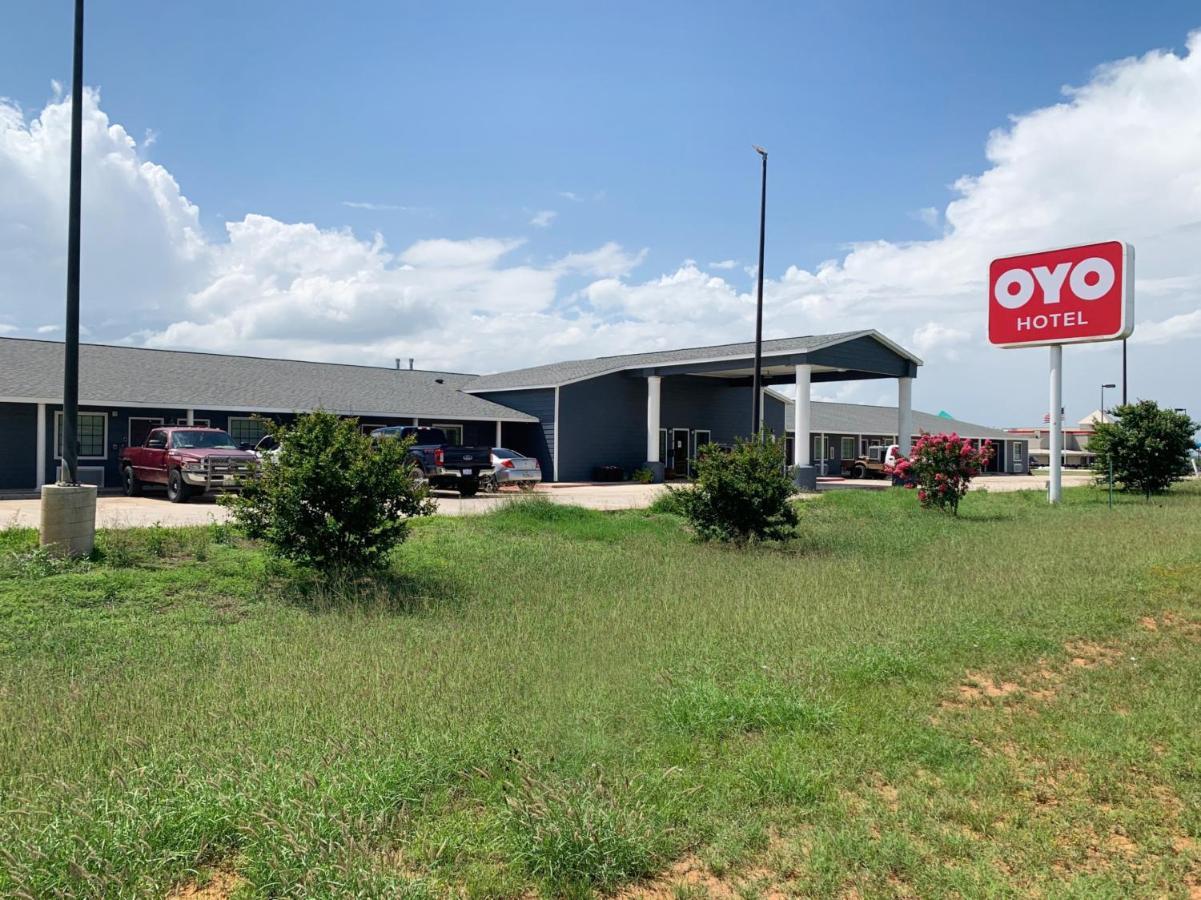 Oyo Hotel Pearsall I-35 West Buitenkant foto