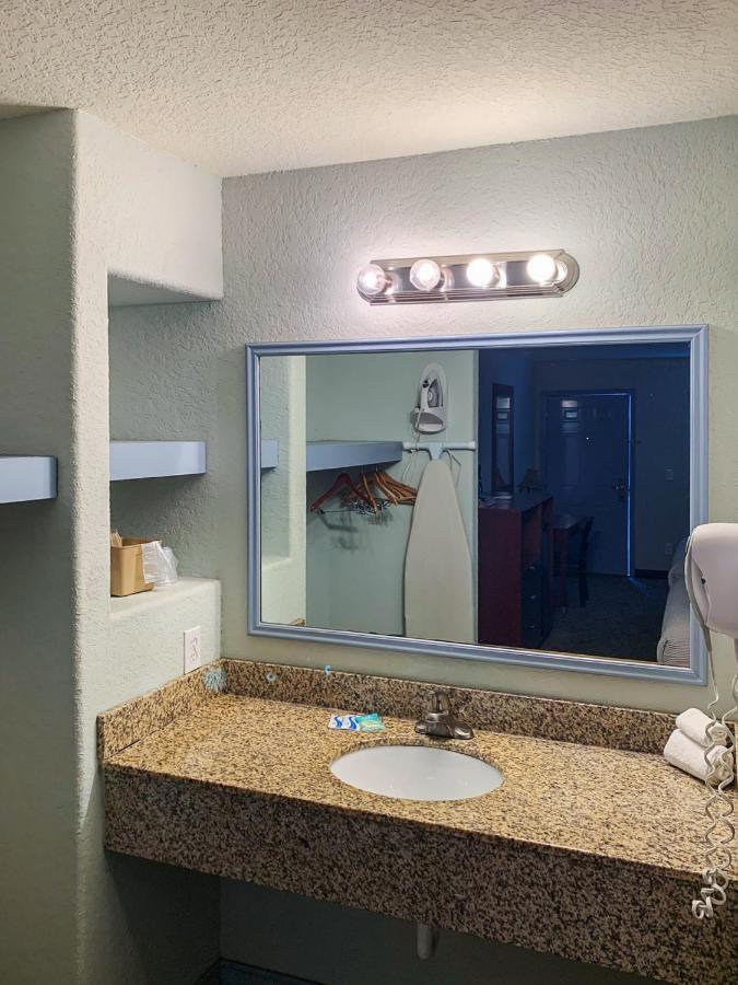 Oyo Hotel Pearsall I-35 West Buitenkant foto