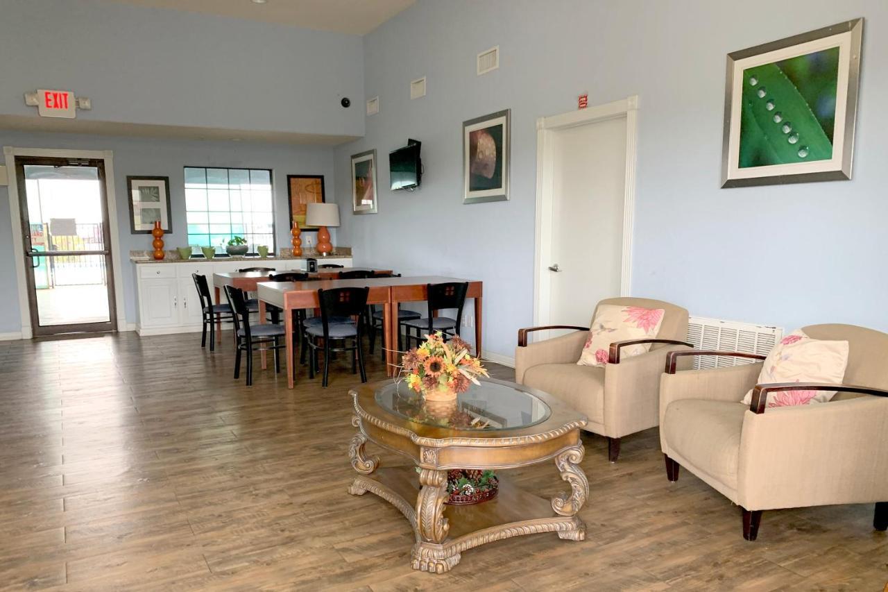 Oyo Hotel Pearsall I-35 West Buitenkant foto