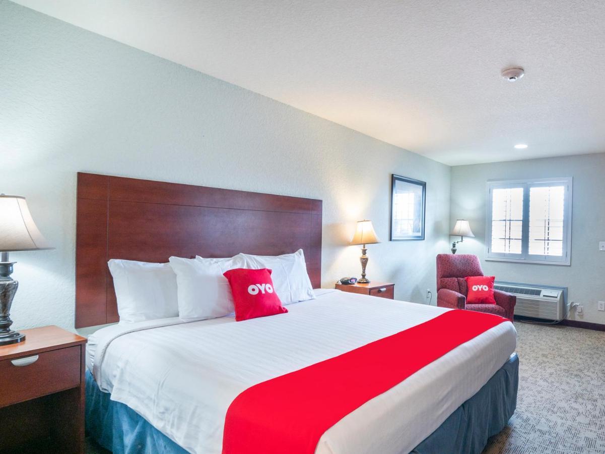 Oyo Hotel Pearsall I-35 West Buitenkant foto