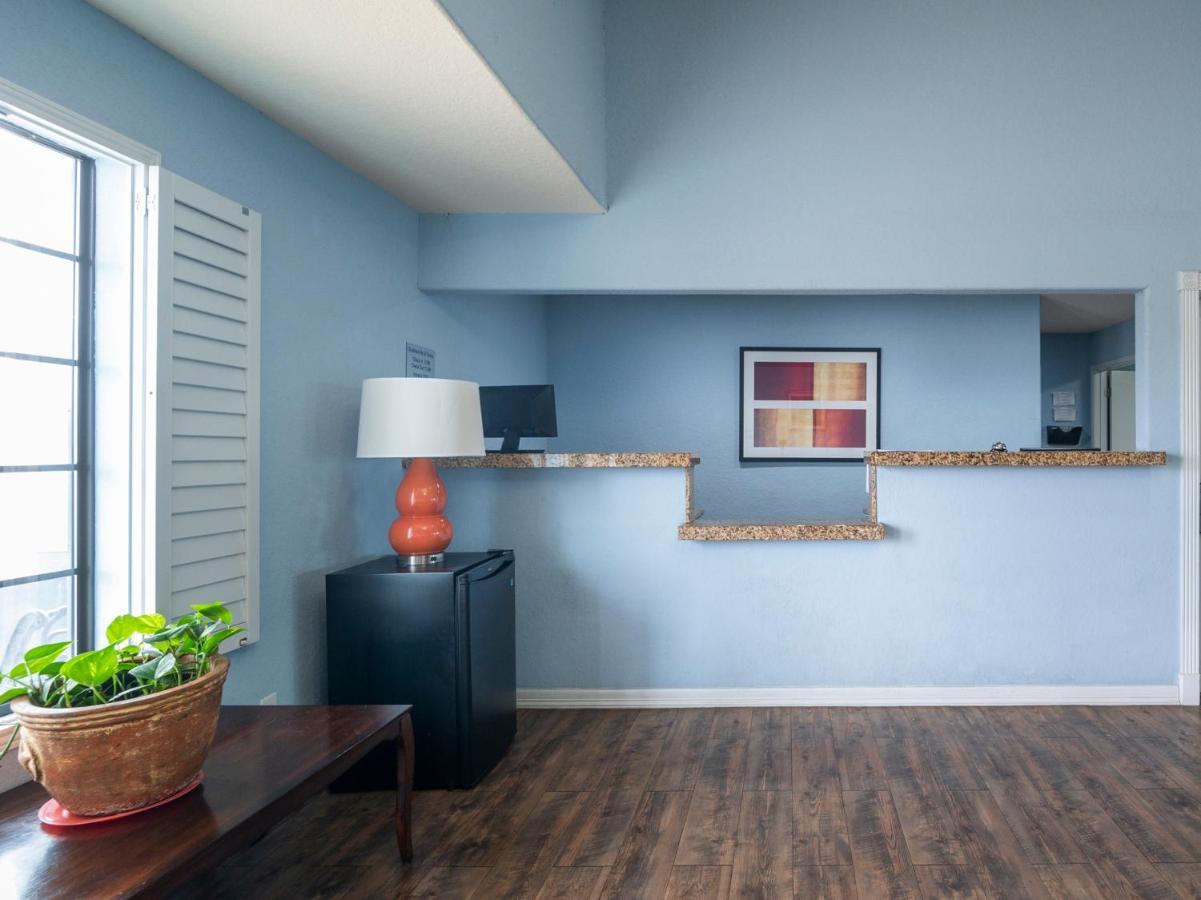 Oyo Hotel Pearsall I-35 West Buitenkant foto