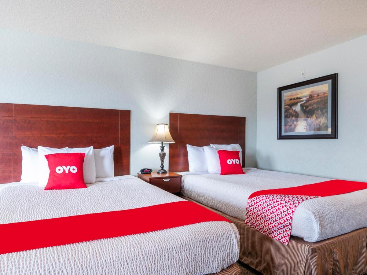 Oyo Hotel Pearsall I-35 West Buitenkant foto