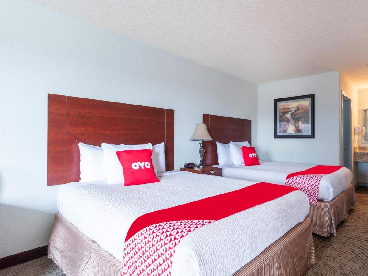 Oyo Hotel Pearsall I-35 West Buitenkant foto