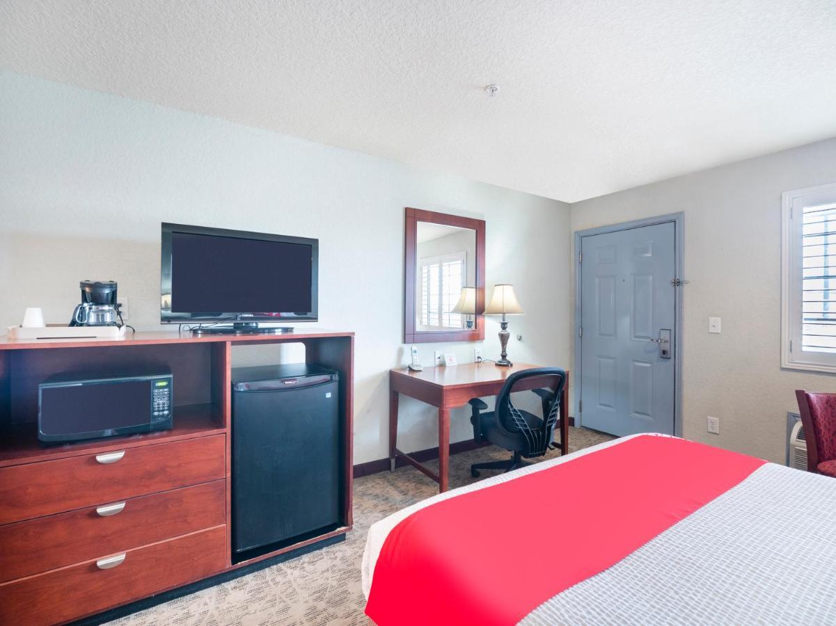 Oyo Hotel Pearsall I-35 West Buitenkant foto