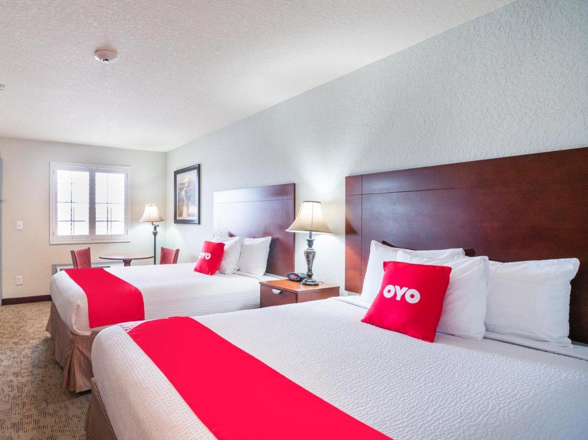 Oyo Hotel Pearsall I-35 West Buitenkant foto