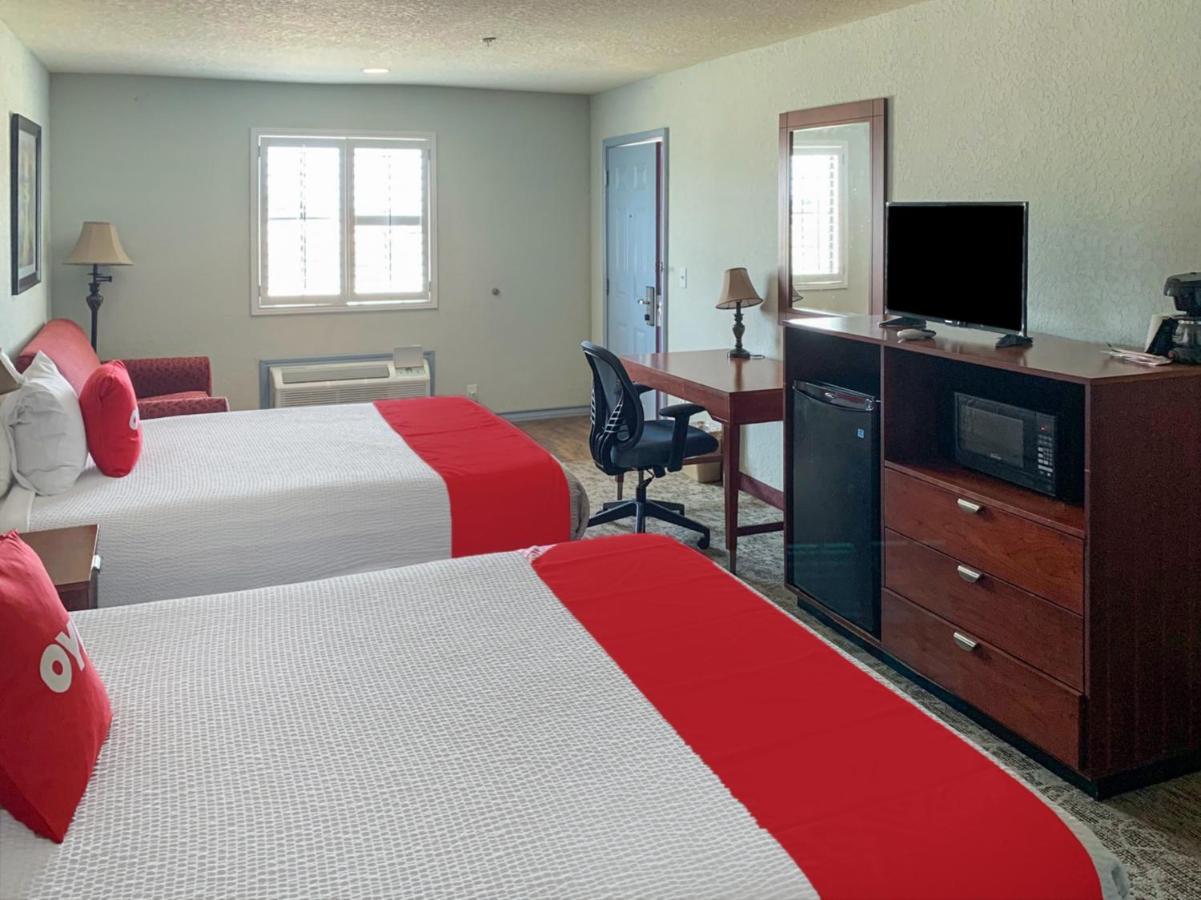 Oyo Hotel Pearsall I-35 West Buitenkant foto