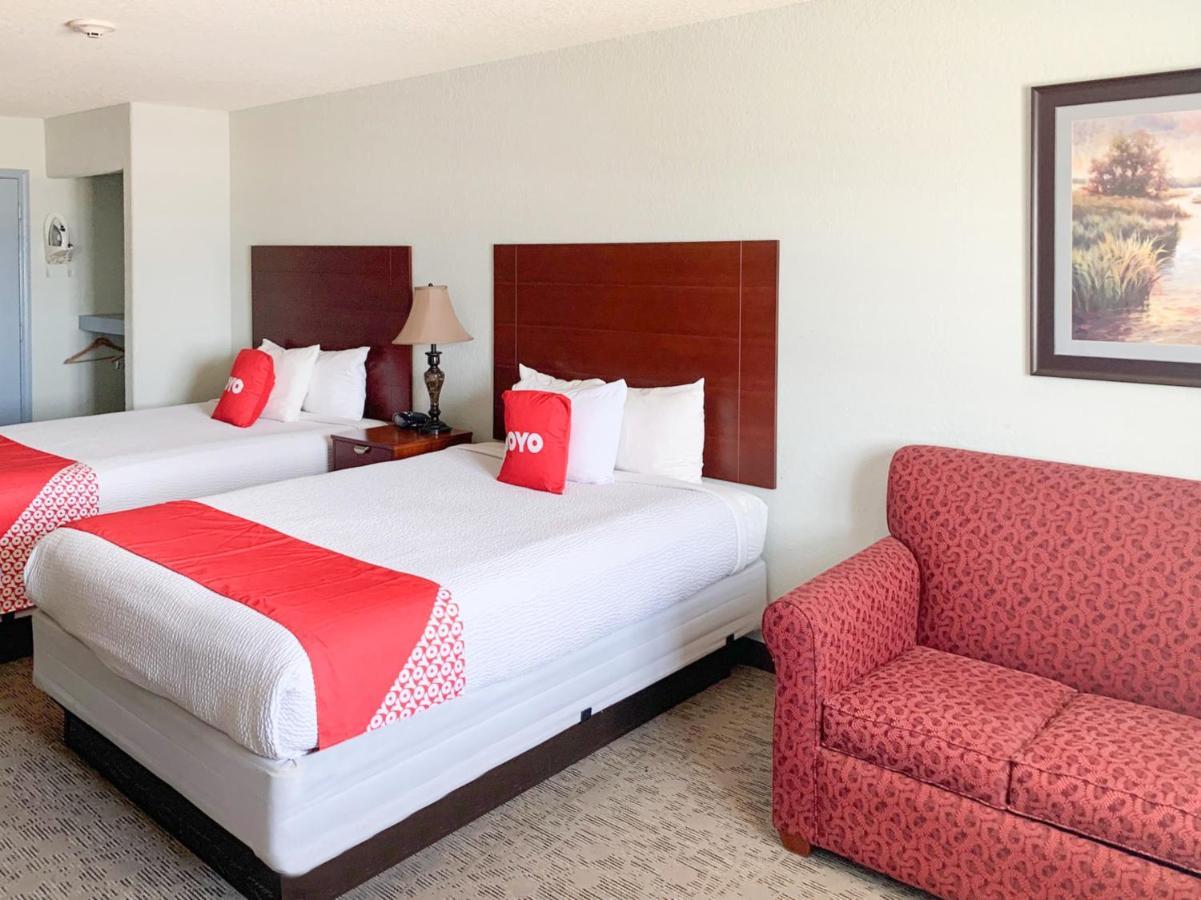 Oyo Hotel Pearsall I-35 West Buitenkant foto